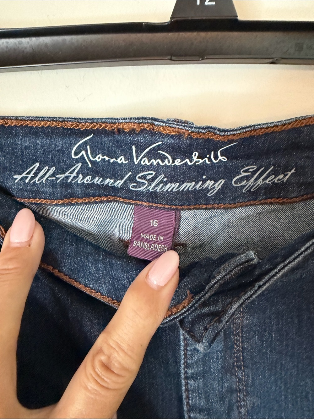 Gloria Vanderbilt Amanda Capri Jeans Women 16 Blue All Around Slimming Cuffed - Picture 2 of 12